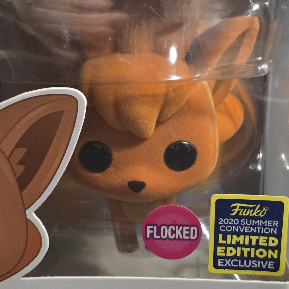 Funko Pop! Pokemon: Vulpix #580 Flocked - 2020 Summer Convention Exclusive - Picture 7 of 8